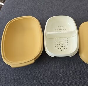 Tupperware serving dish with Strainer and divider